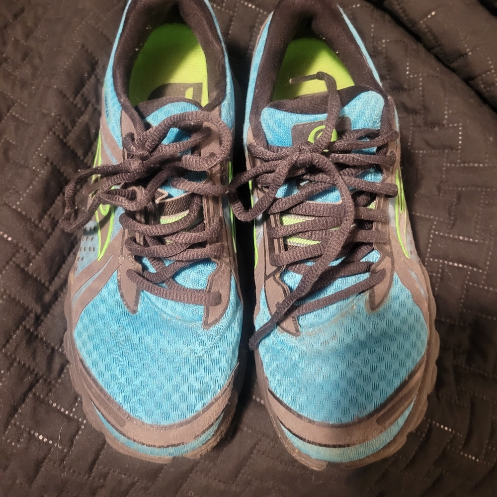 Womens Brooks